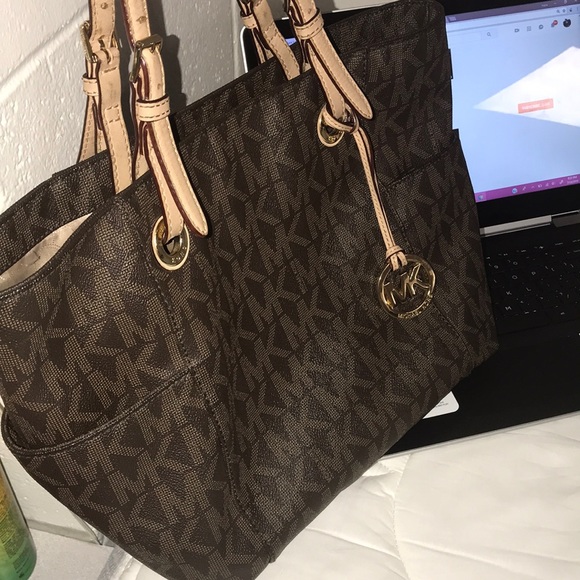 Medium sized Michael Kors Purse - Picture 2 of 6